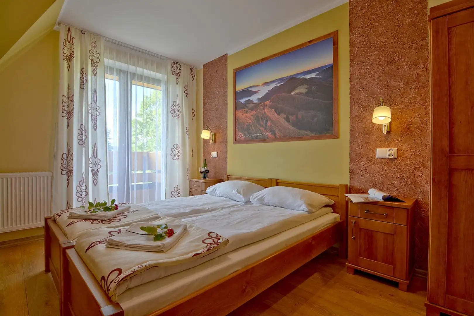 Cameră dublă Confort/Balcon, cu baie proprie și vedere la munte